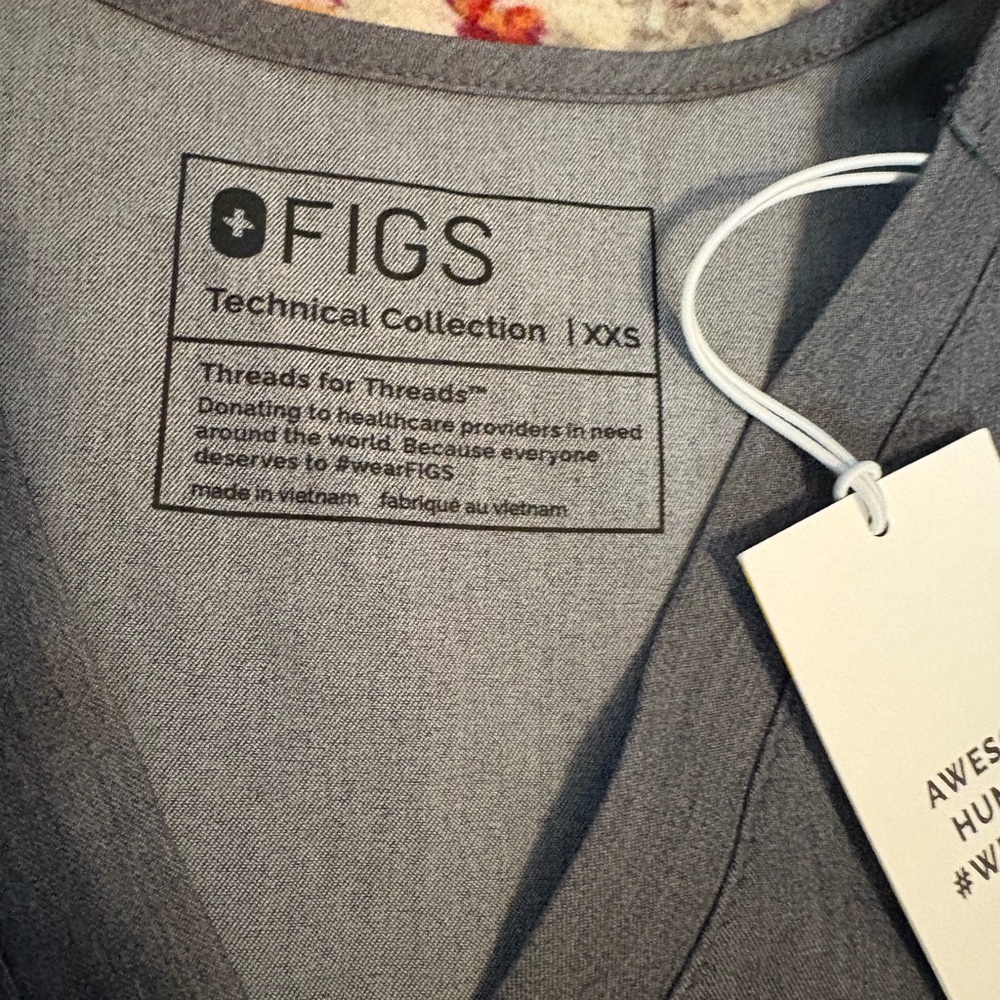 FIGS Catarina One-Pocket Scrub Top™ - Picture 4 of 6